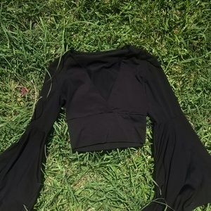Black long sleeve crop top🖤